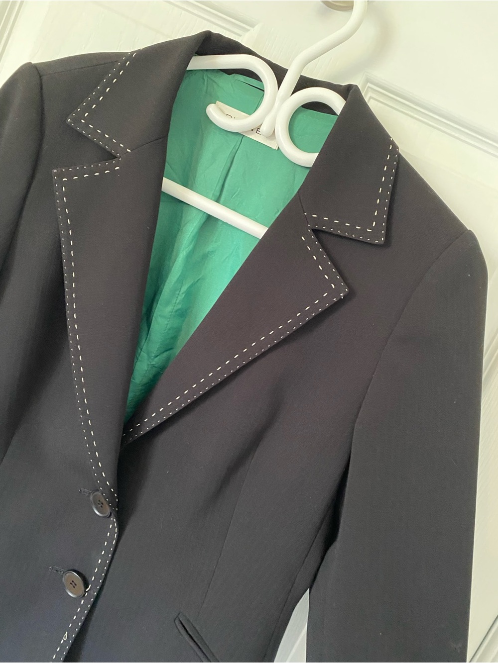 Vintage Black Women's Tailored Blazer with Green Lining and Cuff Detail - Picture 6 of 14